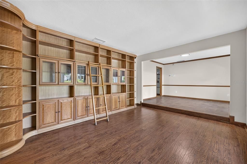En Venta: $499,000 (4 camas, 2 baños, 2084 Pies cuadrados)