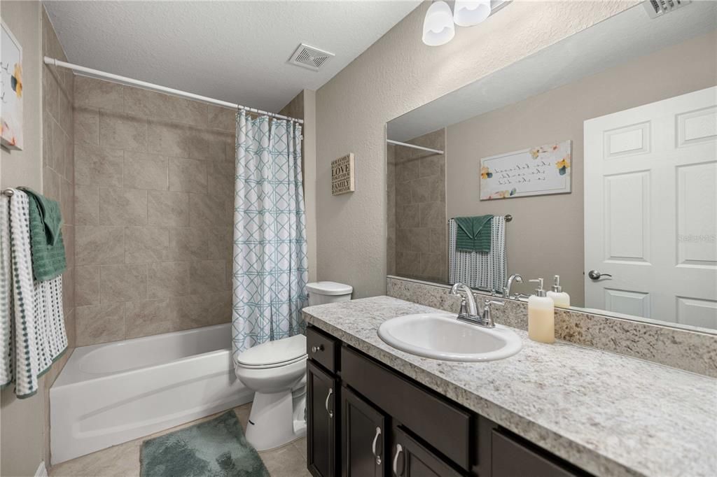 En Venta: $289,999 (3 camas, 2 baños, 1555 Pies cuadrados)