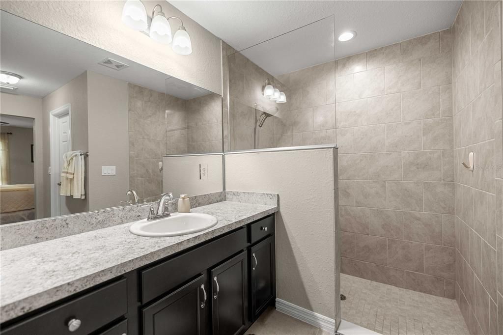 En Venta: $289,999 (3 camas, 2 baños, 1555 Pies cuadrados)