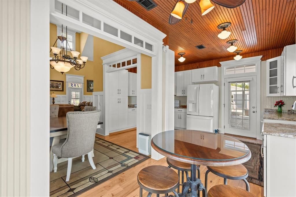 На продажу: $1,050,000 (3 спален, 4 ванн, 4395 Квадратных фут)