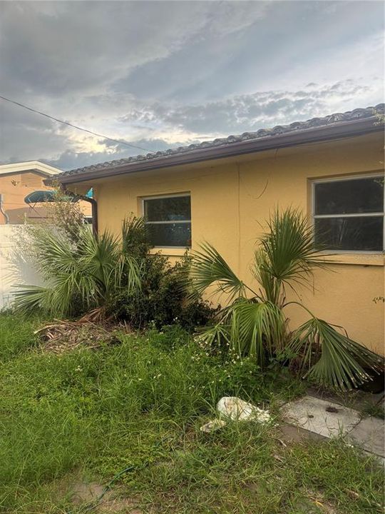 En Venta: $249,000 (3 camas, 3 baños, 1960 Pies cuadrados)