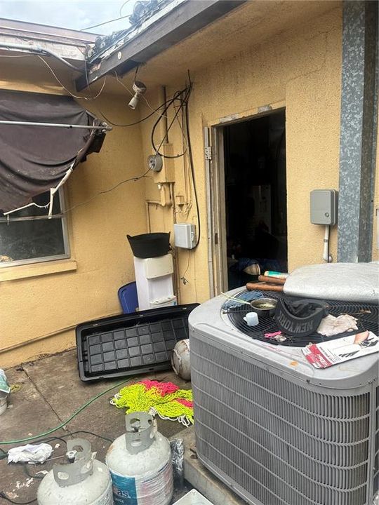En Venta: $249,000 (3 camas, 3 baños, 1960 Pies cuadrados)