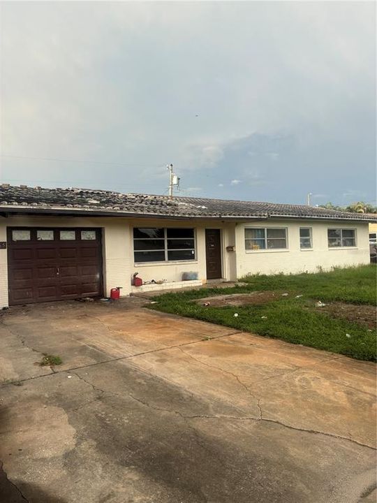 En Venta: $249,000 (3 camas, 3 baños, 1960 Pies cuadrados)