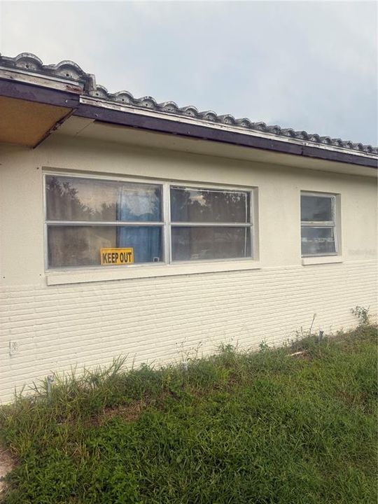 En Venta: $249,000 (3 camas, 3 baños, 1960 Pies cuadrados)