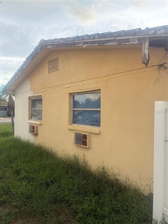 En Venta: $249,000 (3 camas, 3 baños, 1960 Pies cuadrados)