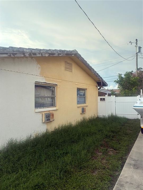 En Venta: $249,000 (3 camas, 3 baños, 1960 Pies cuadrados)