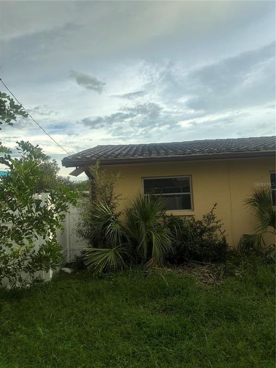 En Venta: $249,000 (3 camas, 3 baños, 1960 Pies cuadrados)