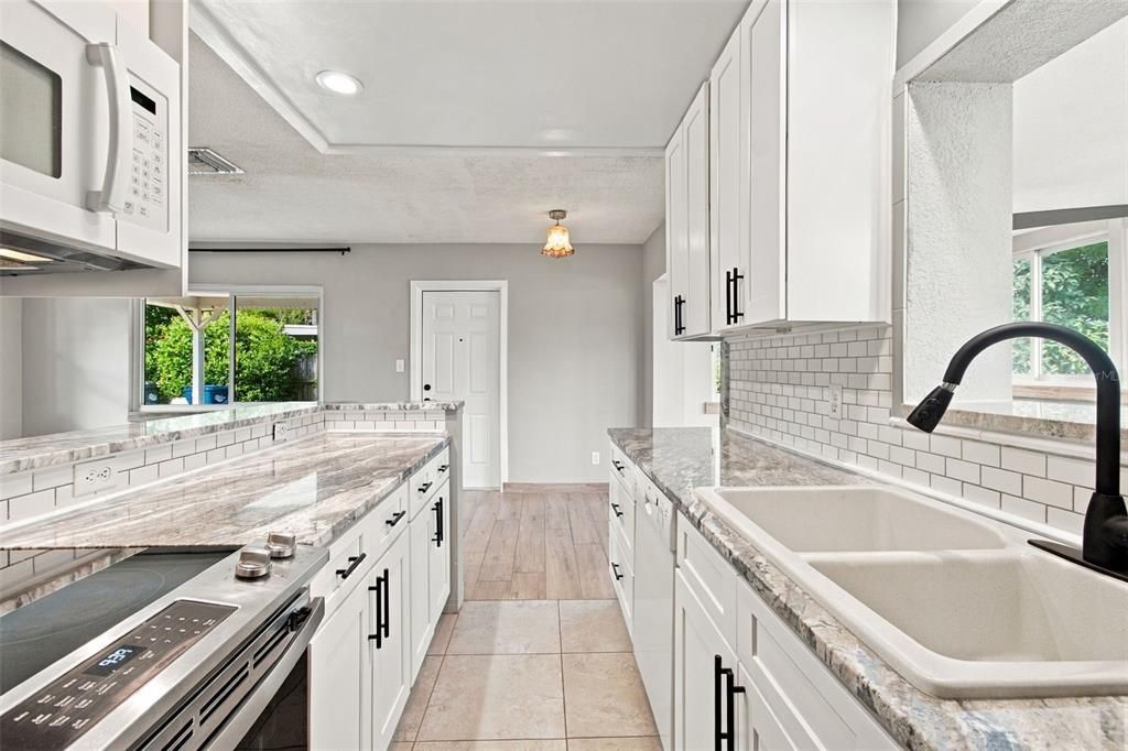For Sale: $365,000 (3 beds, 1 baths, 1062 Square Feet)