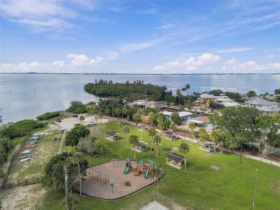 For Sale: $365,000 (3 beds, 1 baths, 1062 Square Feet)