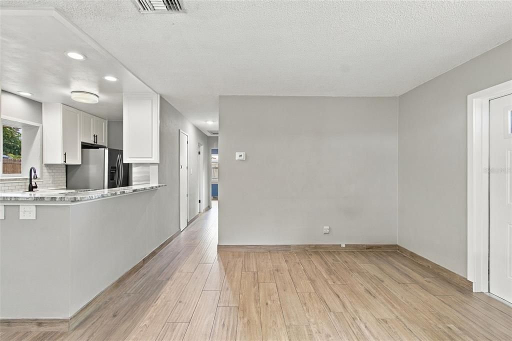 For Sale: $365,000 (3 beds, 1 baths, 1062 Square Feet)