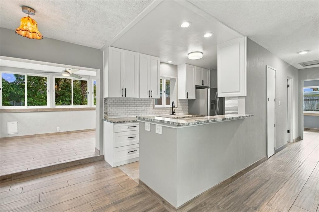 For Sale: $365,000 (3 beds, 1 baths, 1062 Square Feet)