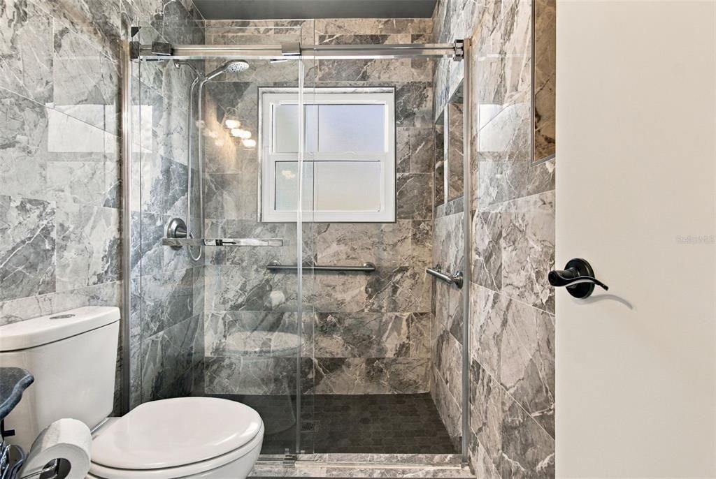 For Sale: $365,000 (3 beds, 1 baths, 1062 Square Feet)