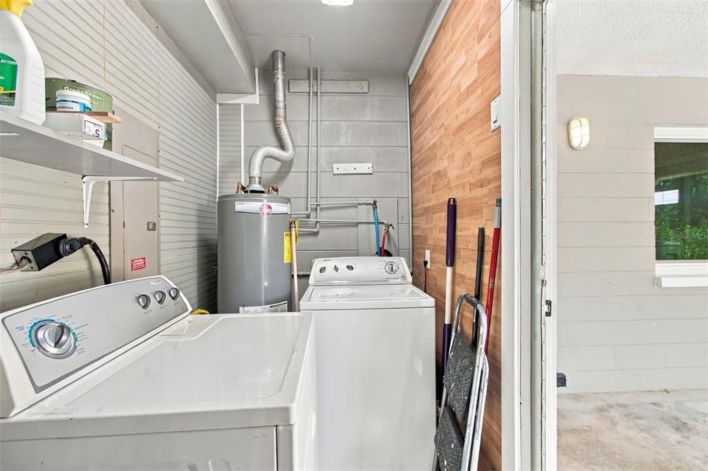 For Sale: $365,000 (3 beds, 1 baths, 1062 Square Feet)