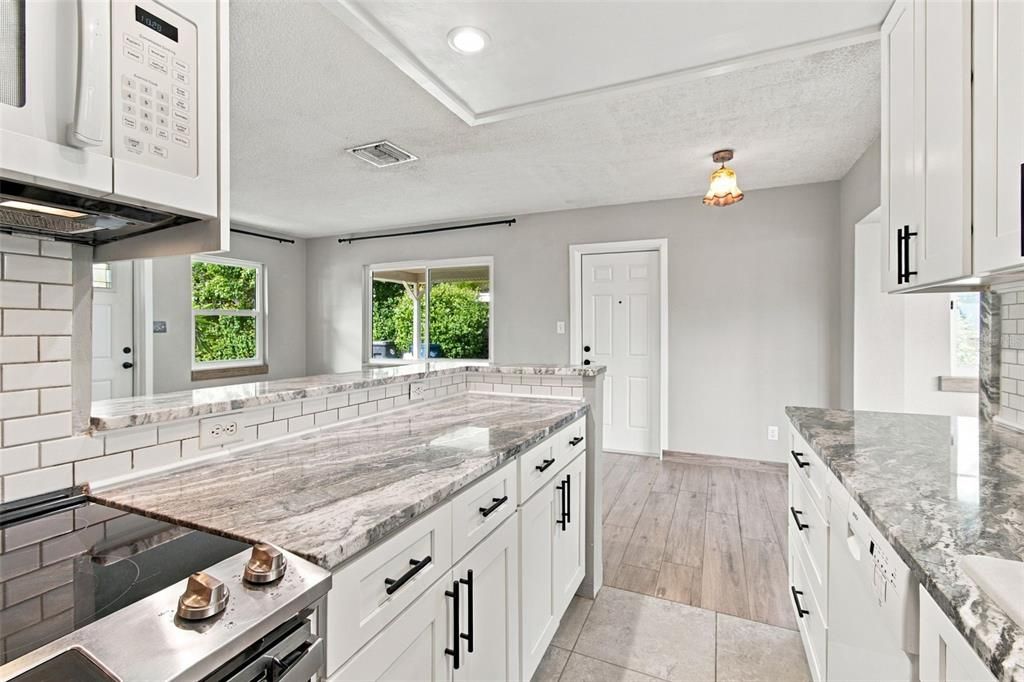 For Sale: $365,000 (3 beds, 1 baths, 1062 Square Feet)