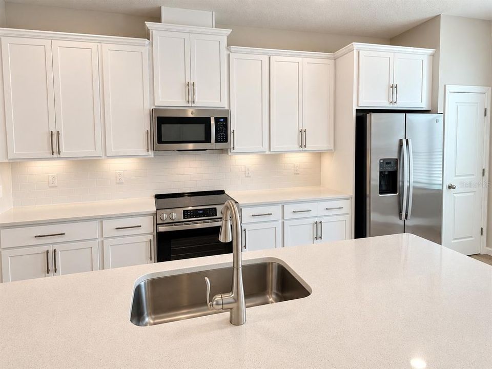 For Rent: $2,550 (3 beds, 2 baths, 1691 Square Feet)