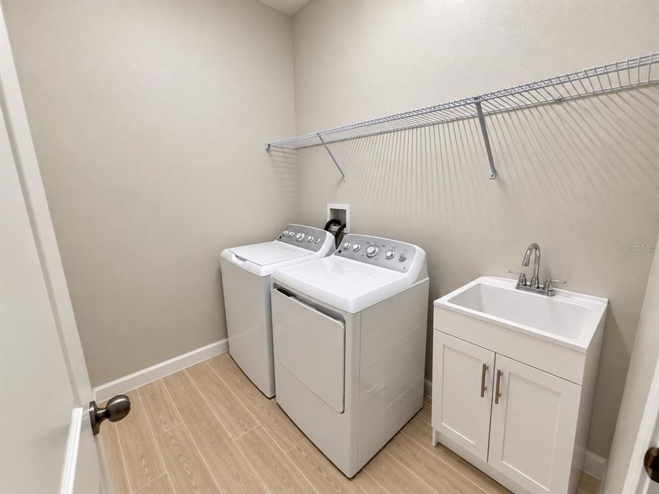 For Rent: $2,550 (3 beds, 2 baths, 1691 Square Feet)