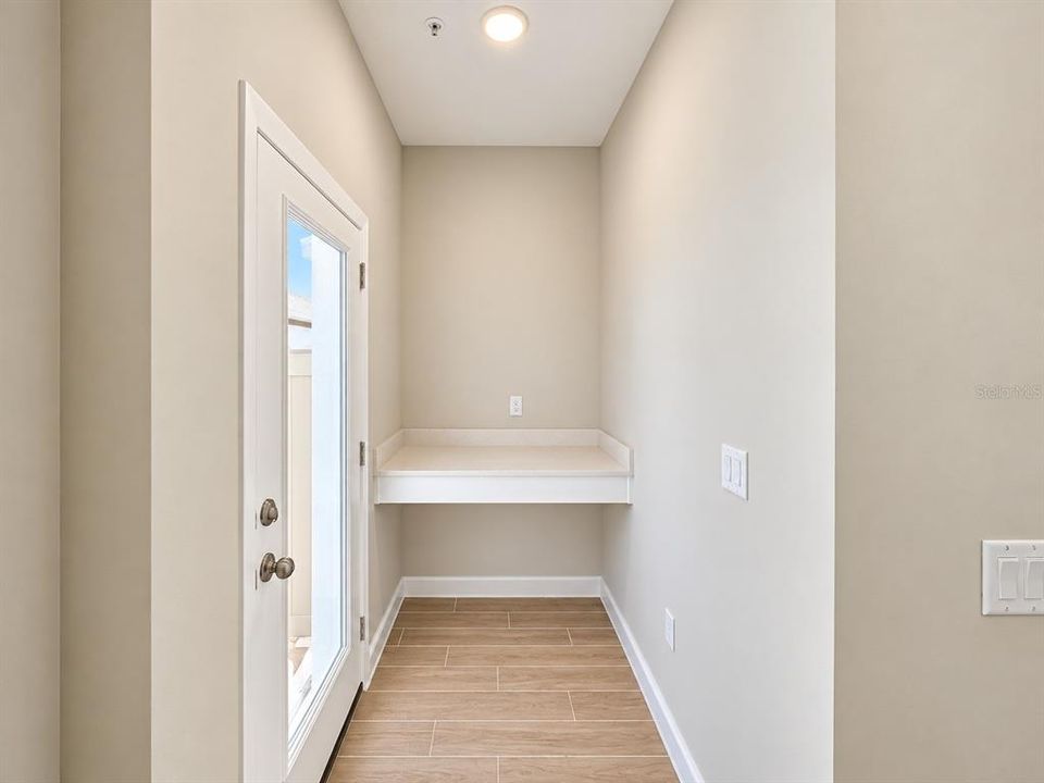For Rent: $2,550 (3 beds, 2 baths, 1691 Square Feet)