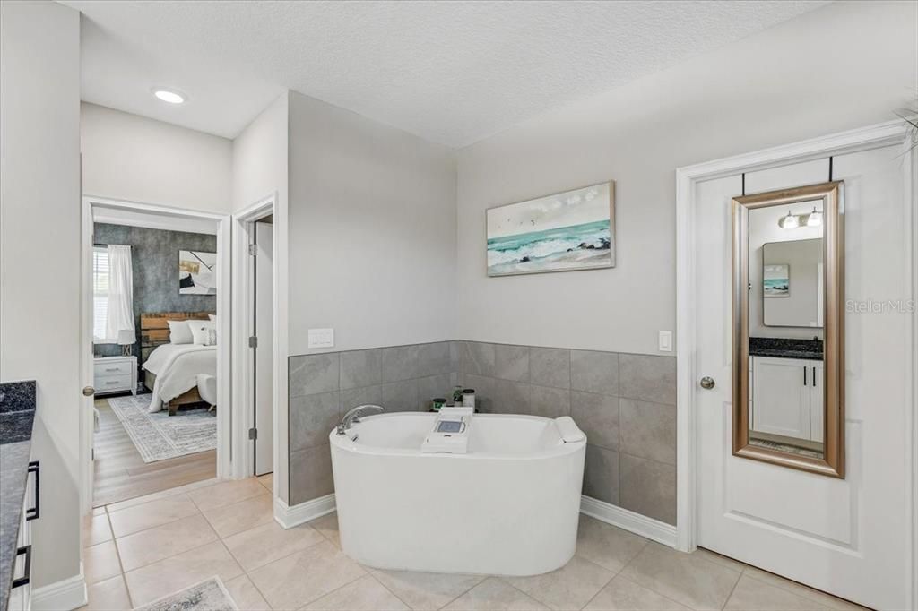 For Sale: $1,160,000 (4 beds, 3 baths, 2902 Square Feet)