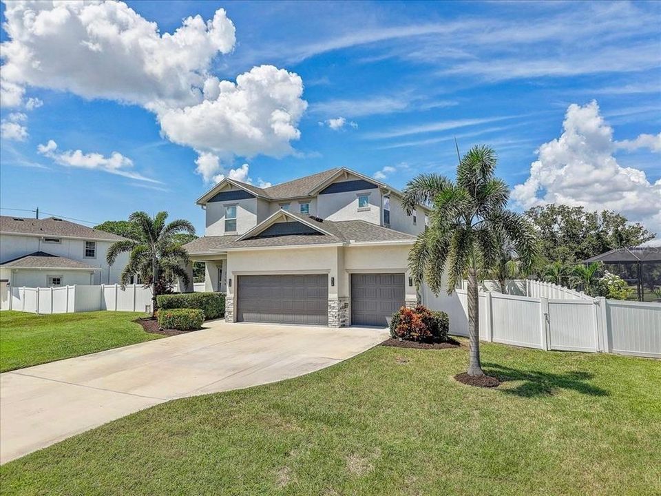 For Sale: $1,160,000 (4 beds, 3 baths, 2902 Square Feet)