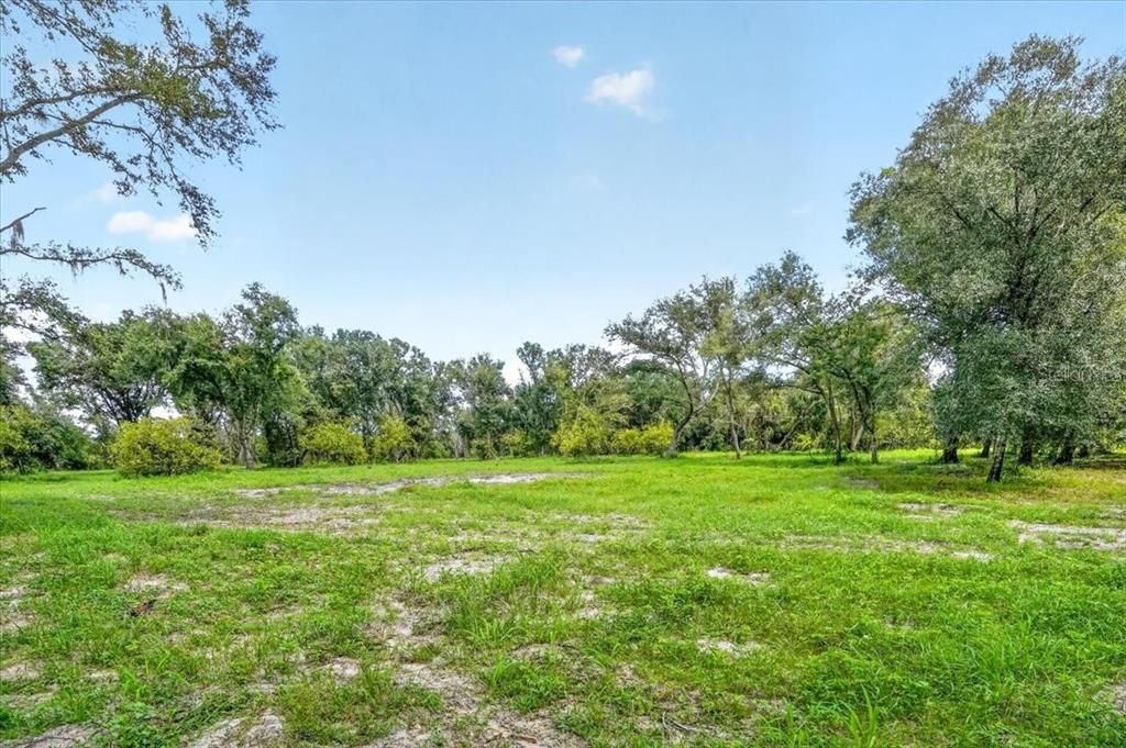 待售: $425,000 (5.21 acres)