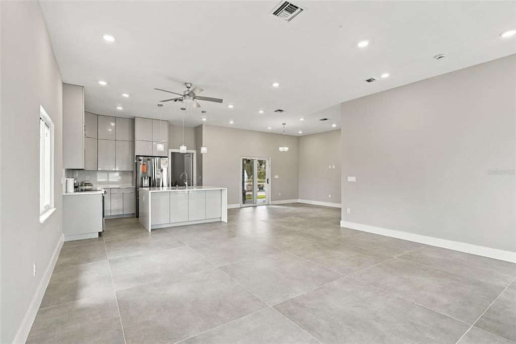 На продажу: $459,900 (4 спален, 3 ванн, 1776 Квадратных фут)
