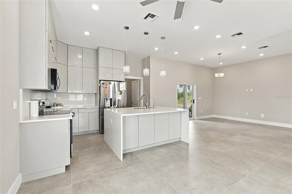На продажу: $459,900 (4 спален, 3 ванн, 1776 Квадратных фут)