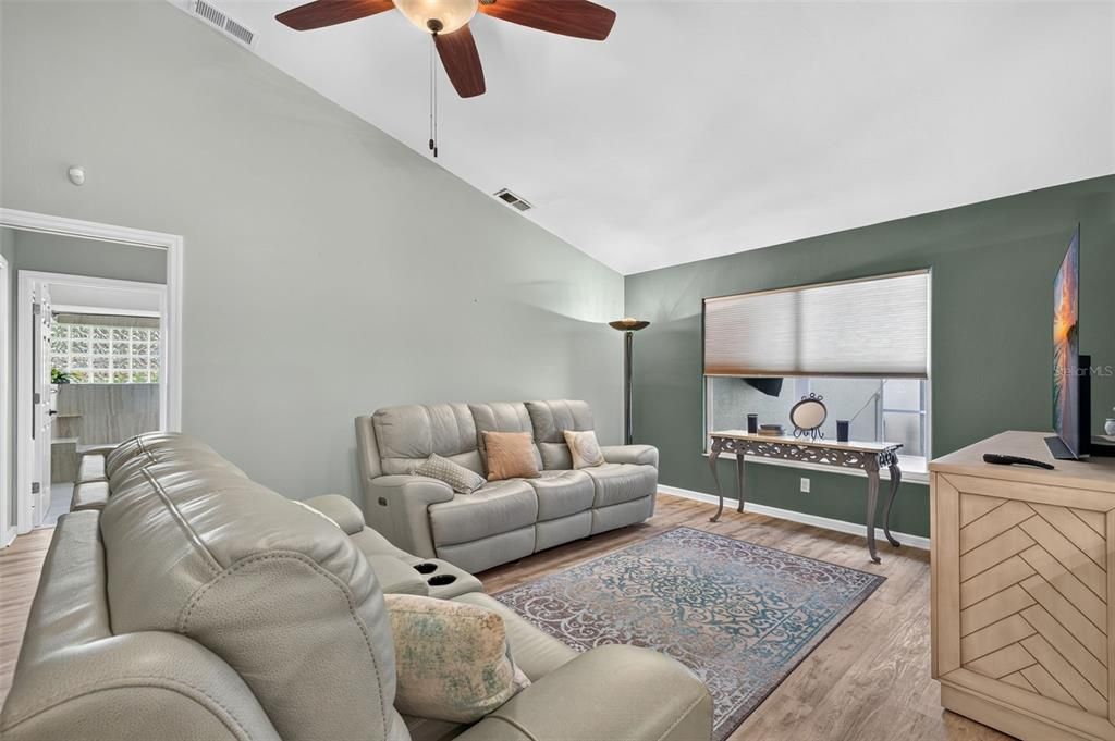 En Venta: $390,000 (3 camas, 2 baños, 1566 Pies cuadrados)