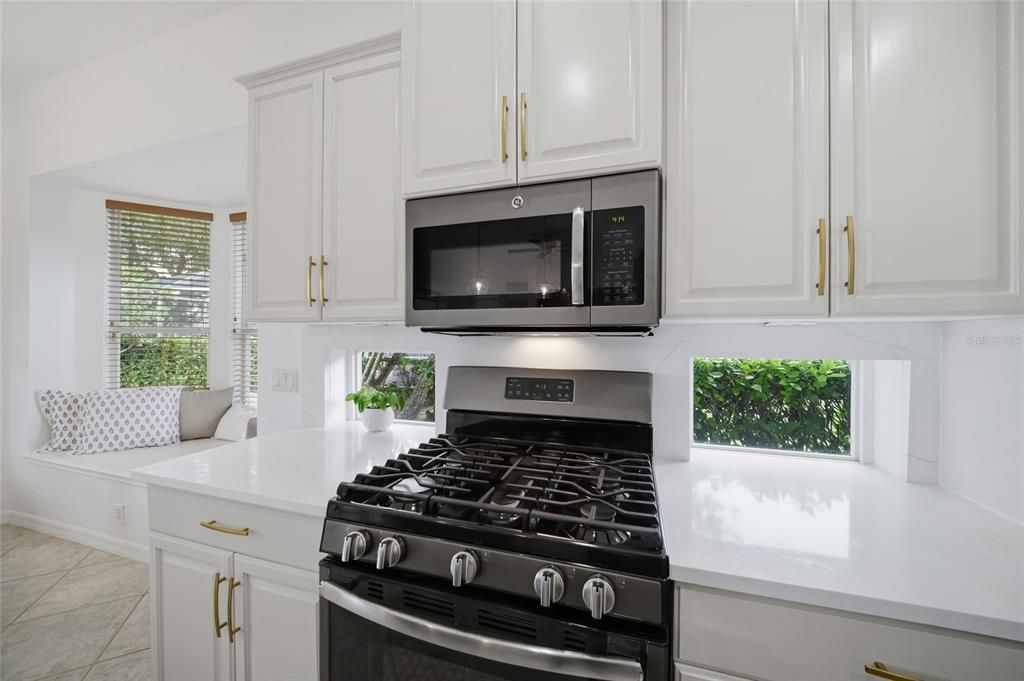 For Sale: $699,999 (3 beds, 2 baths, 2035 Square Feet)