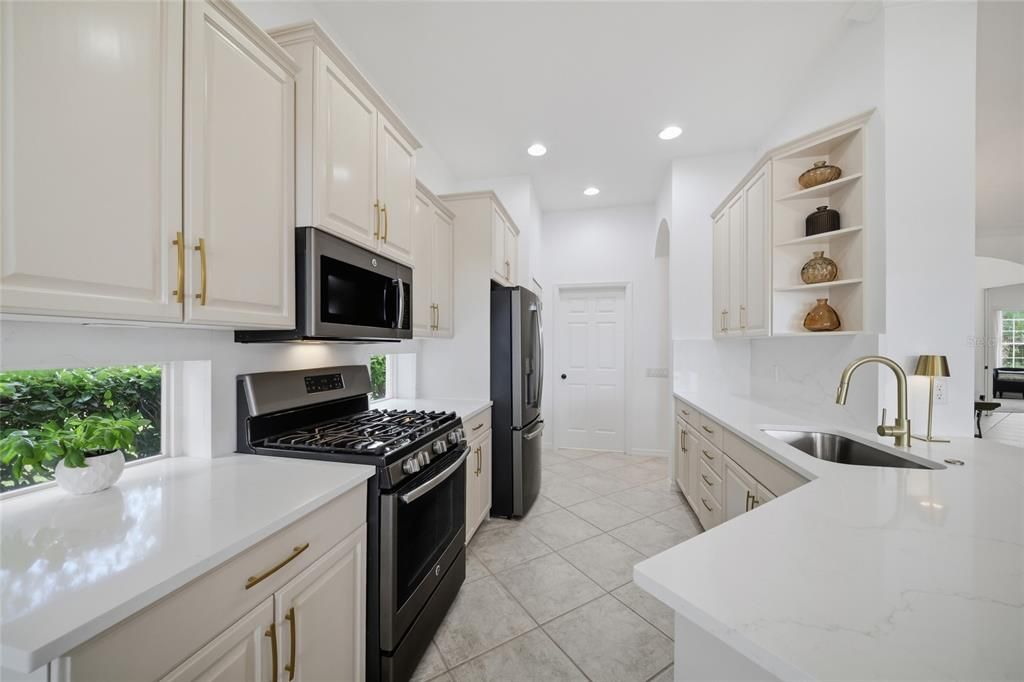 For Sale: $699,999 (3 beds, 2 baths, 2035 Square Feet)