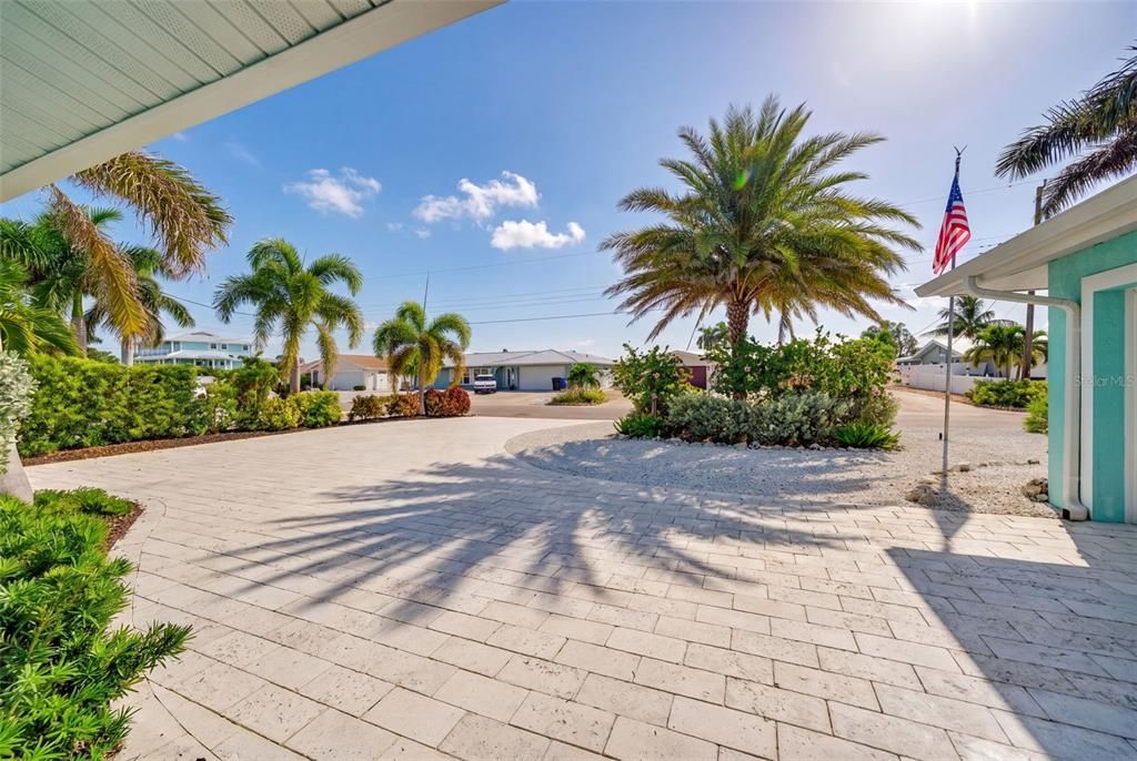 For Sale: $1,199,000 (3 beds, 2 baths, 1633 Square Feet)