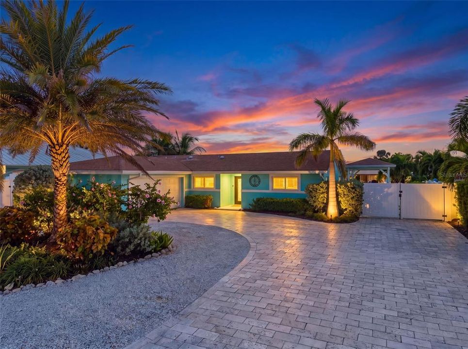For Sale: $1,199,000 (3 beds, 2 baths, 1633 Square Feet)