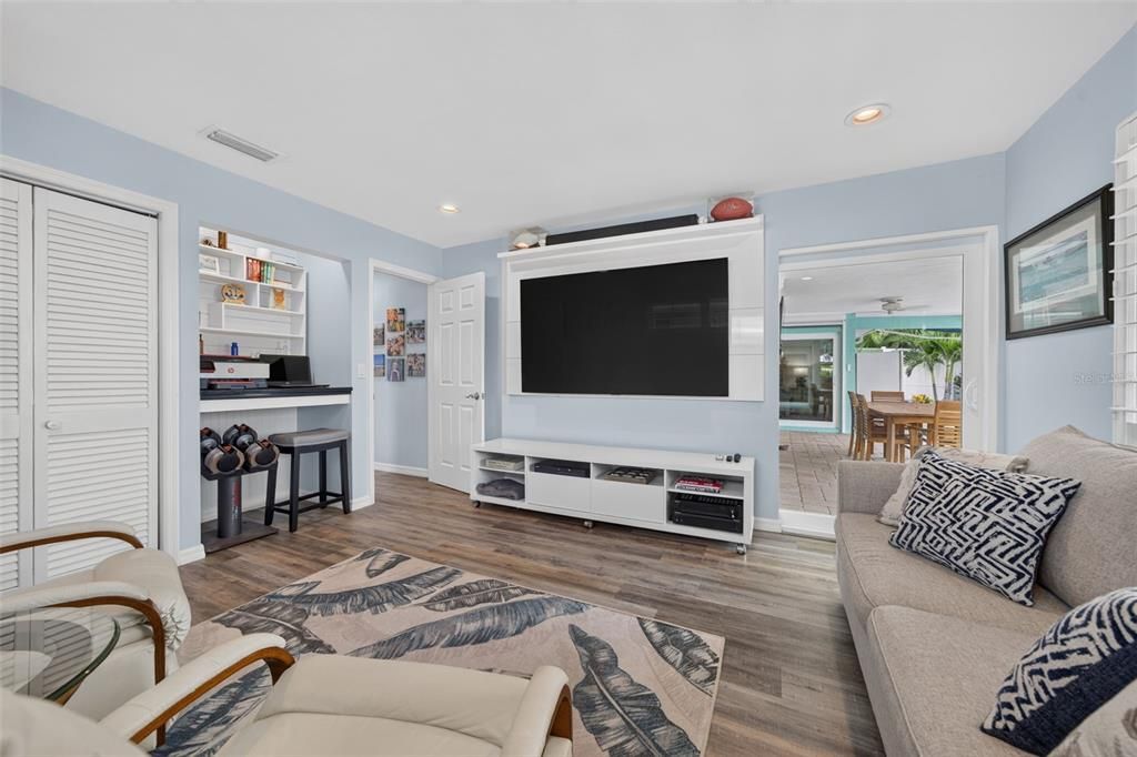 For Sale: $1,199,000 (3 beds, 2 baths, 1633 Square Feet)