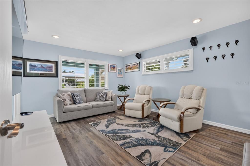 For Sale: $1,199,000 (3 beds, 2 baths, 1633 Square Feet)