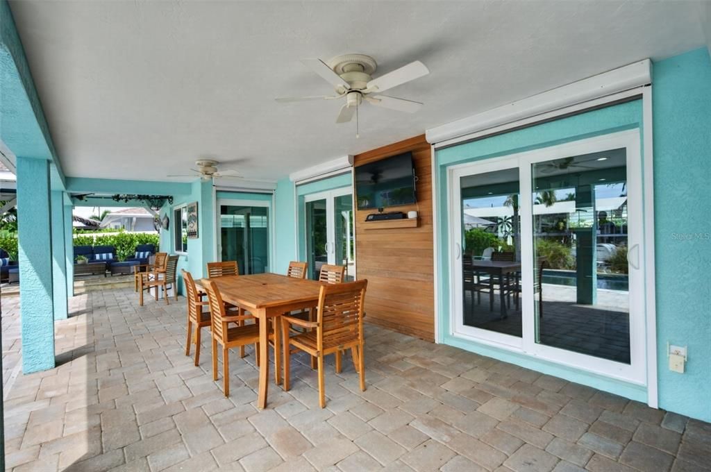 For Sale: $1,199,000 (3 beds, 2 baths, 1633 Square Feet)