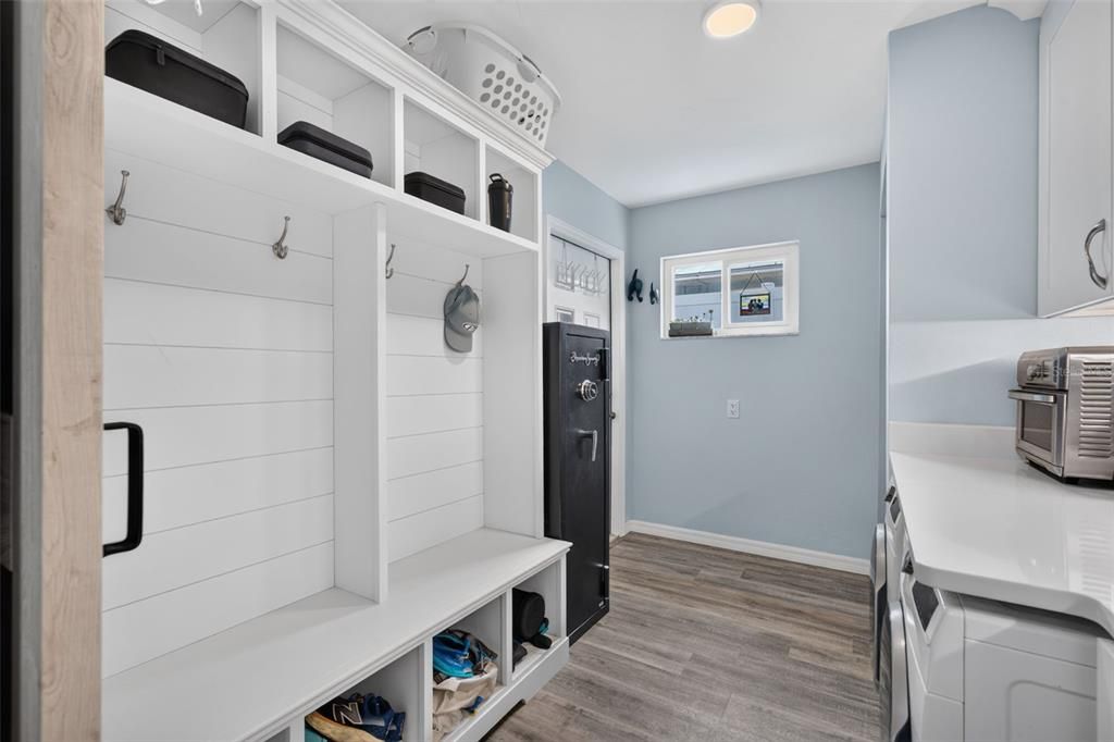 For Sale: $1,199,000 (3 beds, 2 baths, 1633 Square Feet)