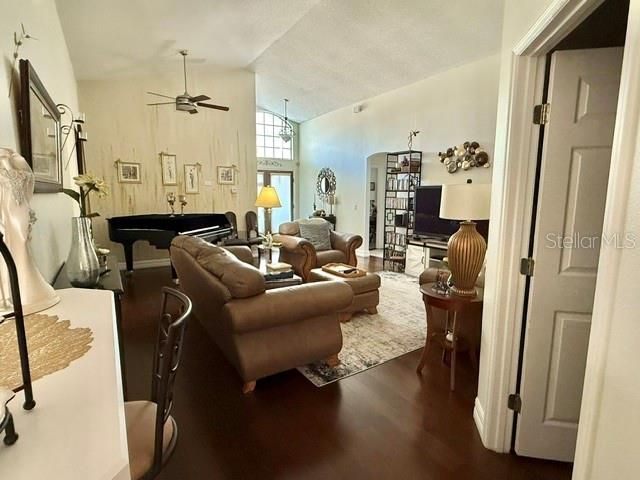 For Sale: $499,000 (3 beds, 2 baths, 1599 Square Feet)