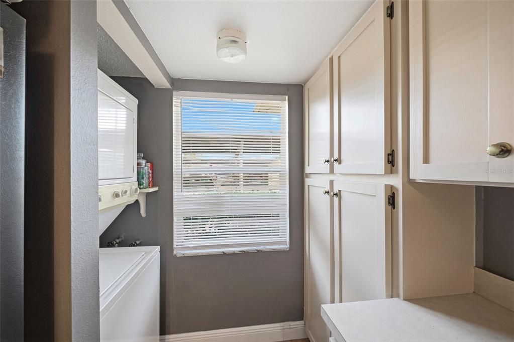 For Sale: $145,000 (2 beds, 2 baths, 858 Square Feet)