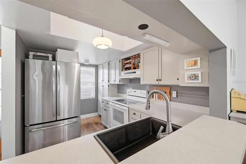 For Sale: $145,000 (2 beds, 2 baths, 858 Square Feet)