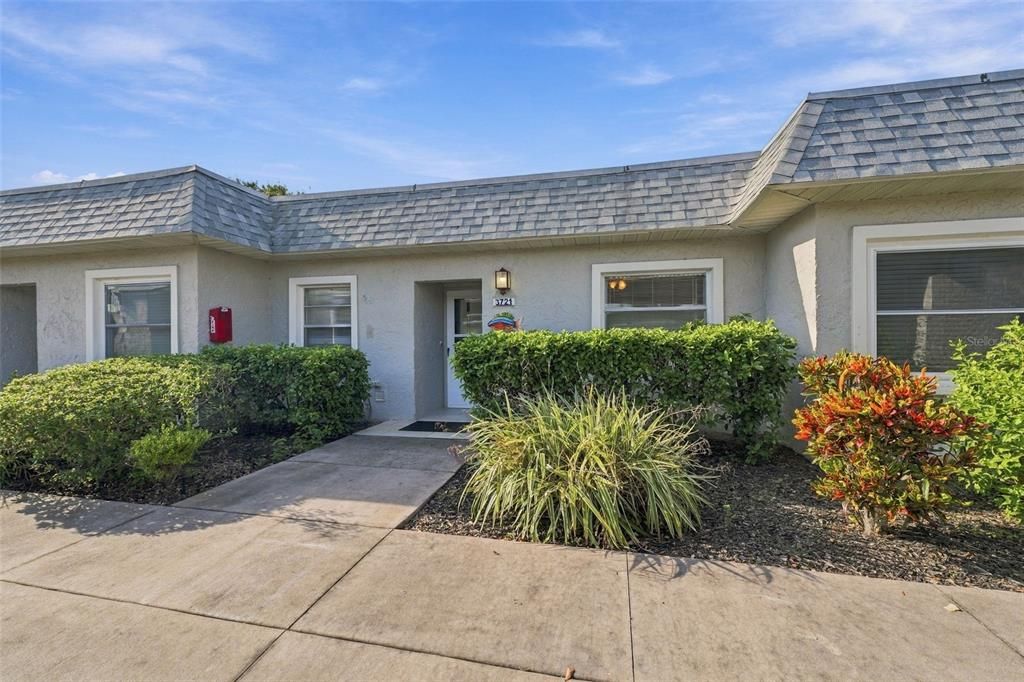For Sale: $145,000 (2 beds, 2 baths, 858 Square Feet)