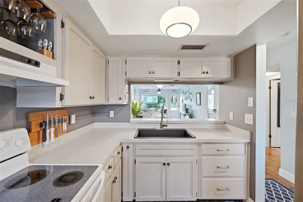 For Sale: $145,000 (2 beds, 2 baths, 858 Square Feet)