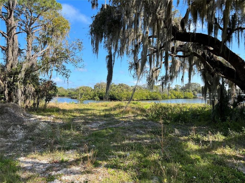 На продажу: $119,000 (0.19 acres)