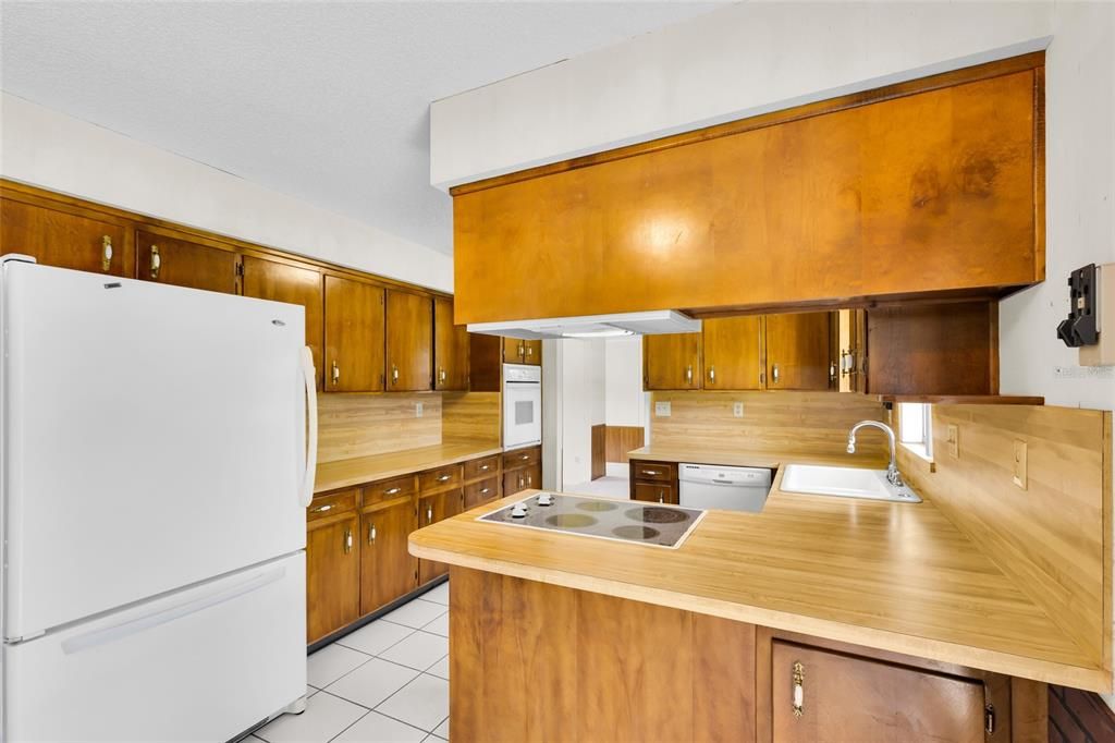 На продажу: $499,900 (5 спален, 3 ванн, 3562 Квадратных фут)