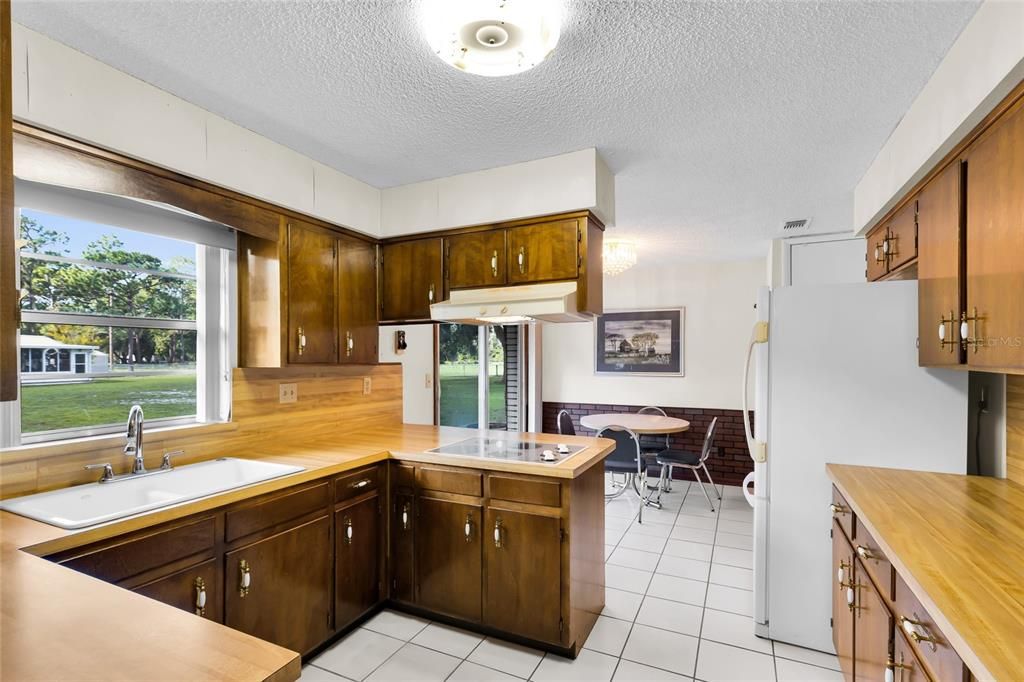 На продажу: $499,900 (5 спален, 3 ванн, 3562 Квадратных фут)