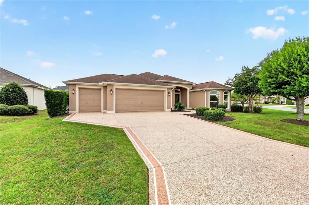 For Sale: $789,900 (3 beds, 2 baths, 1956 Square Feet)