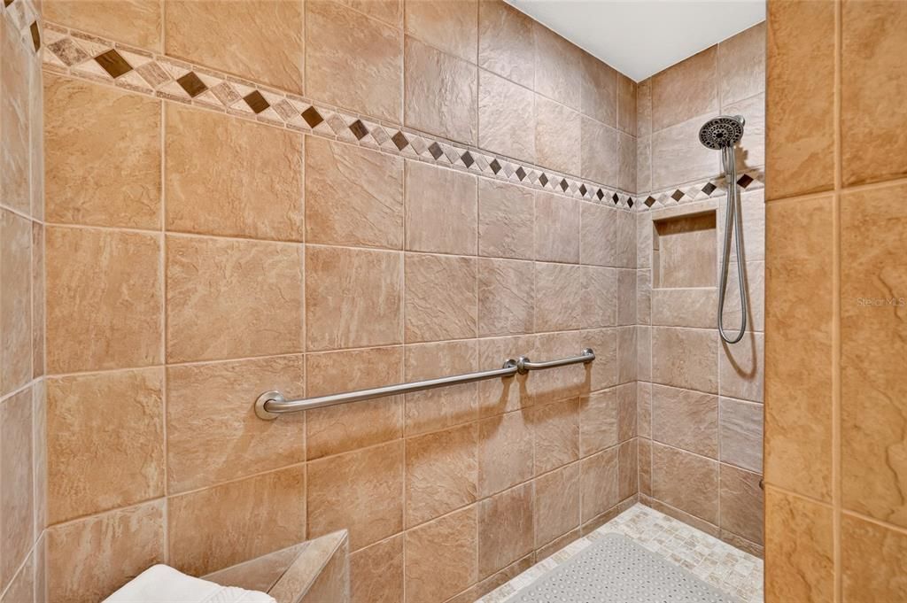 For Sale: $789,900 (3 beds, 2 baths, 1956 Square Feet)