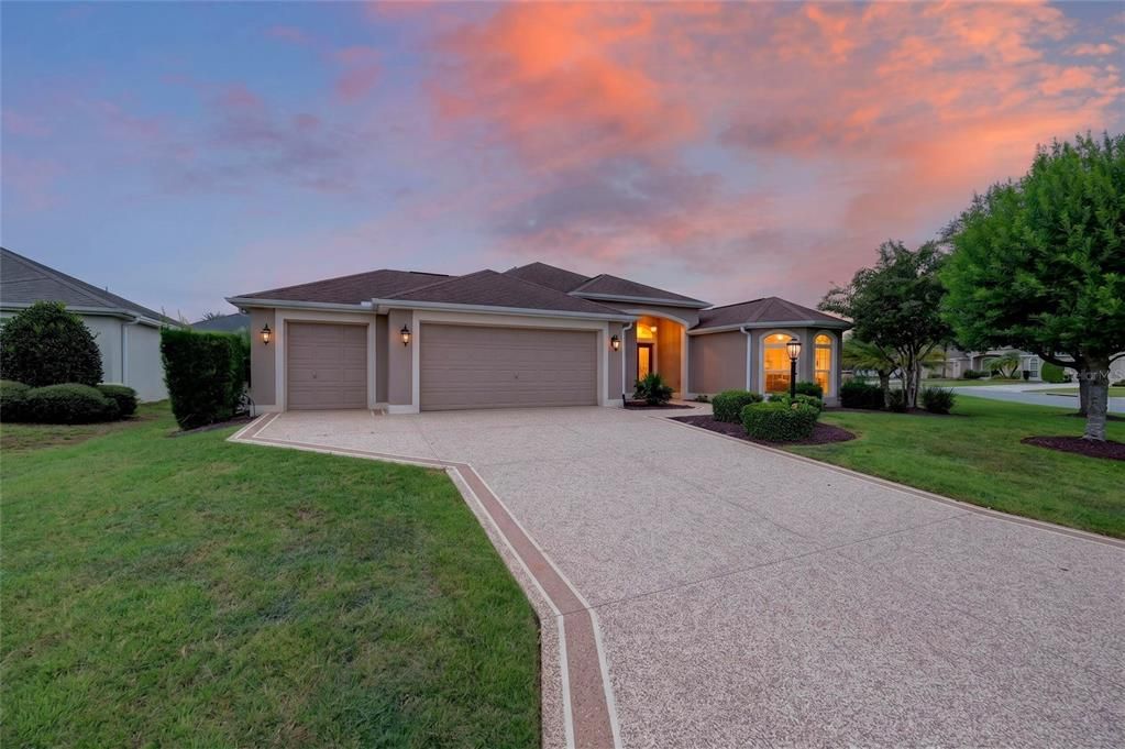 For Sale: $789,900 (3 beds, 2 baths, 1956 Square Feet)