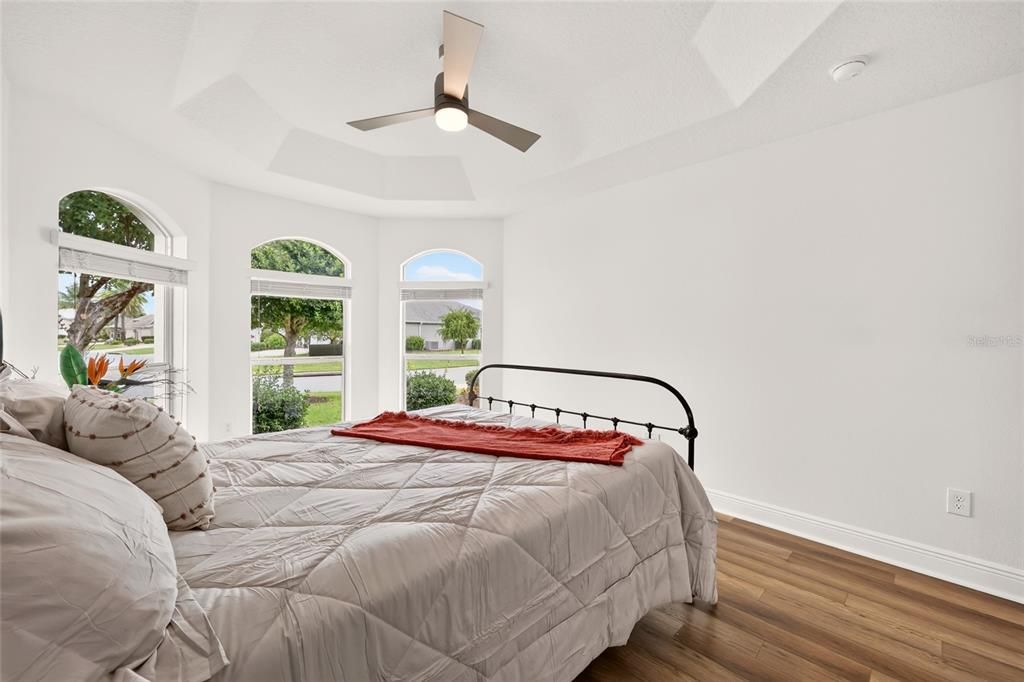 For Sale: $789,900 (3 beds, 2 baths, 1956 Square Feet)