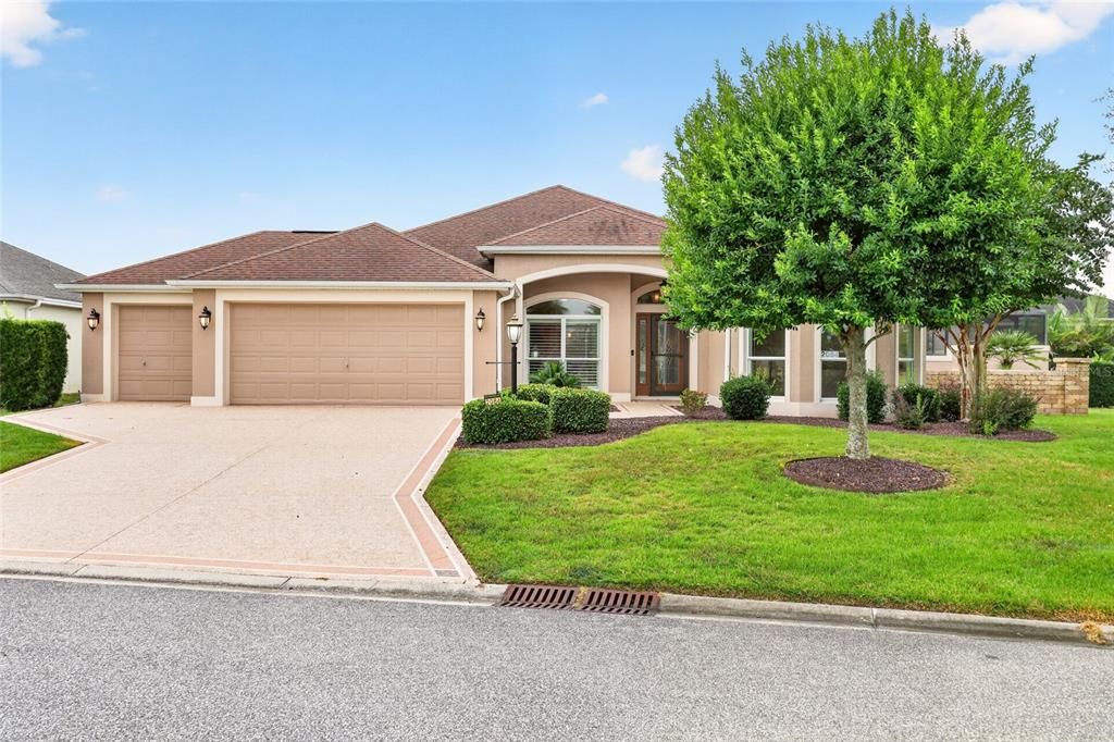 For Sale: $789,900 (3 beds, 2 baths, 1956 Square Feet)