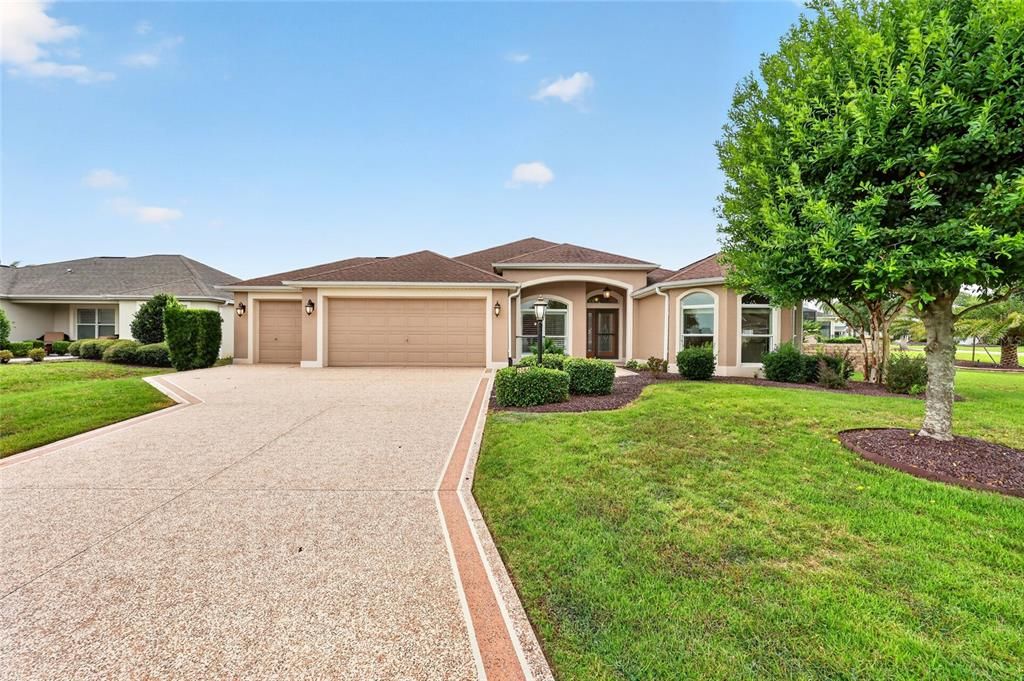 For Sale: $789,900 (3 beds, 2 baths, 1956 Square Feet)