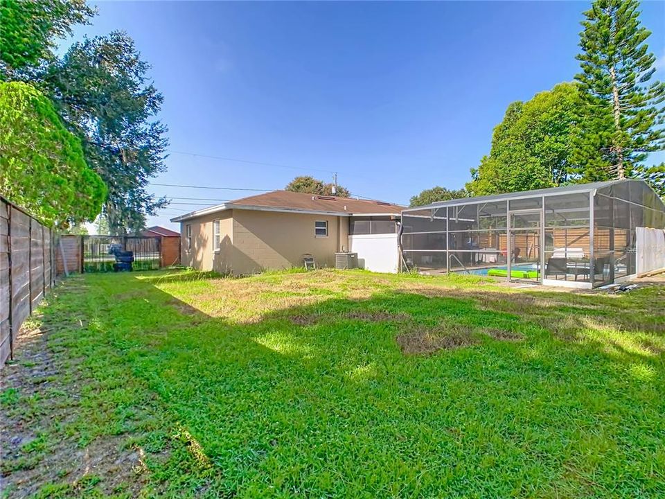 For Rent: $2,150 (4 beds, 2 baths, 1079 Square Feet)